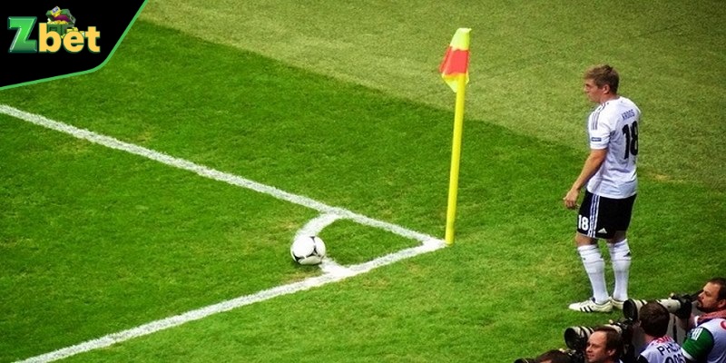 Một quả đá phạt góc thành công có thể làm thay đổi cục diện trận đấu