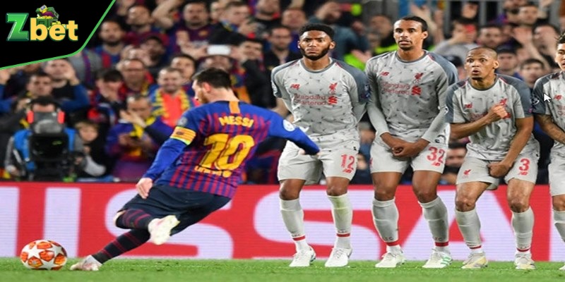 Việc thực hiện đá phạt trực tiếp đòi hỏi sự phối hợp chặt chẽ giữa các cầu thủ