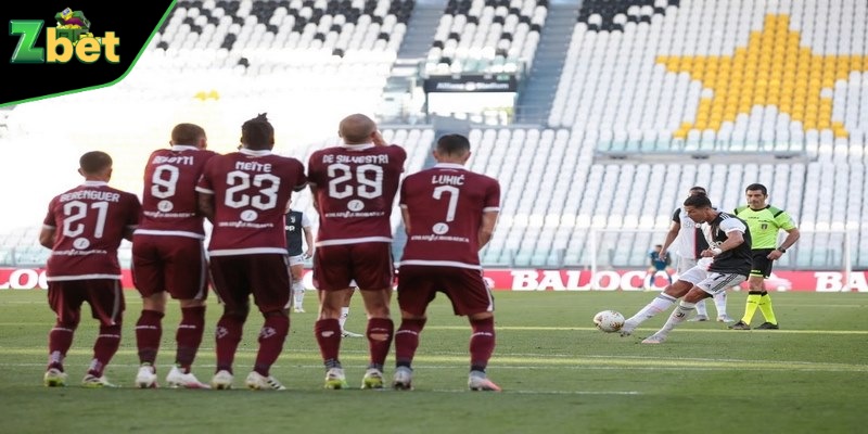 Đá phạt trực tiếp còn được gọi là đá phạt từ vị trí phạm lỗi